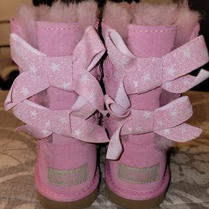 Girl's bumble gum pink uggs